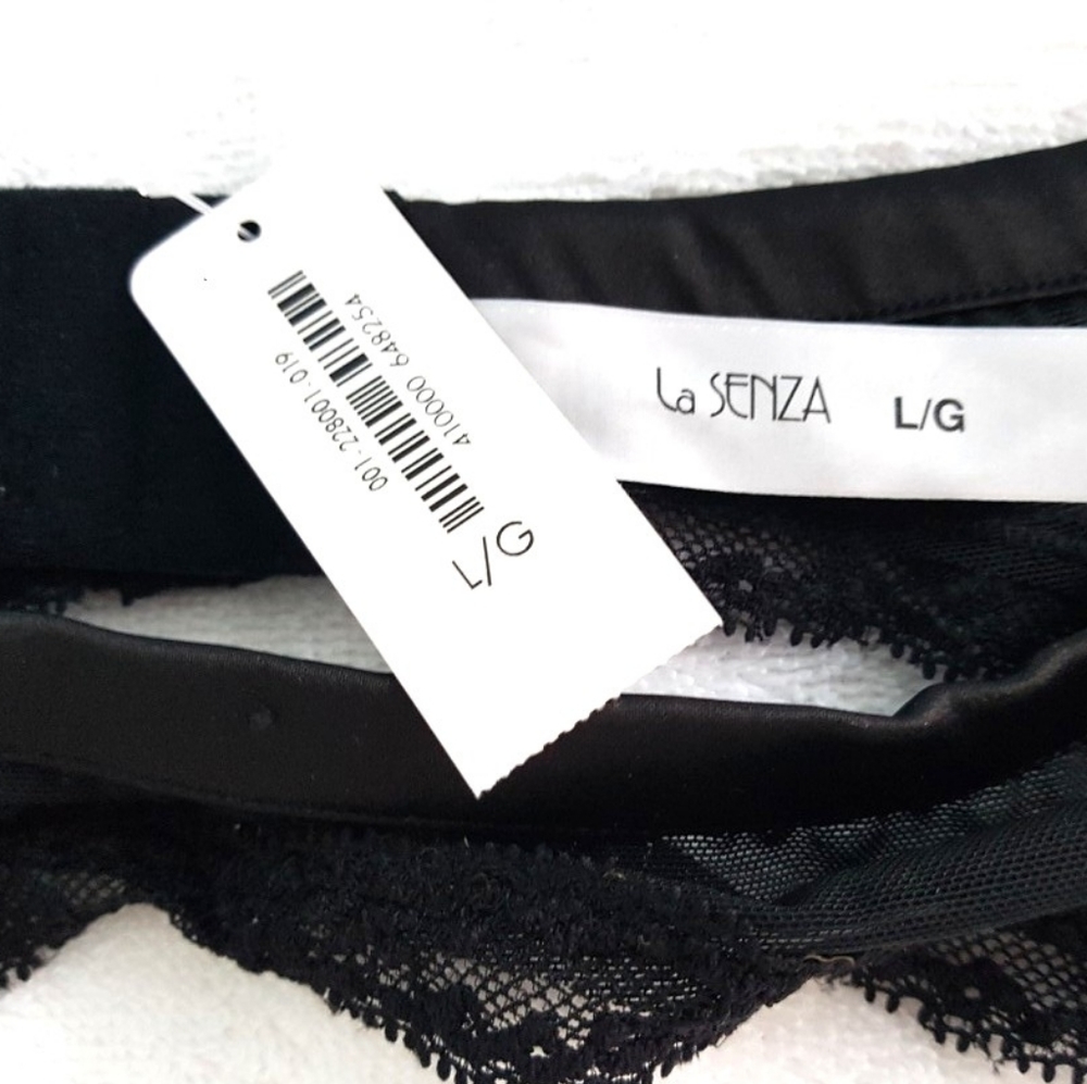 Black Lace Garter w lace trim BNWT - Picture 3 of 6